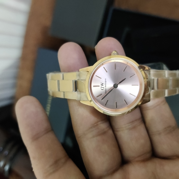 Daniel Wellington - Rose Gold watch - Picture 10 of 13